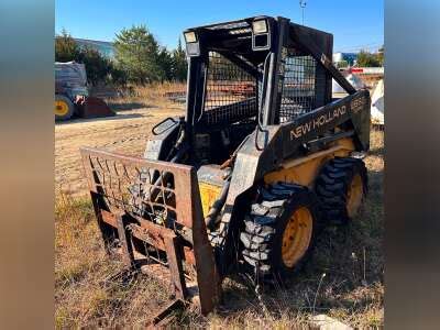 new holland lx565 track width